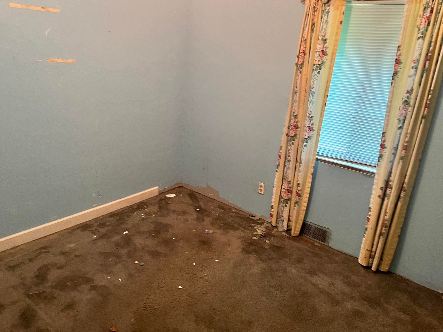 Image for SOLD $89,100 - 5 Bedroom Project Home on Over an Acre in Charleston