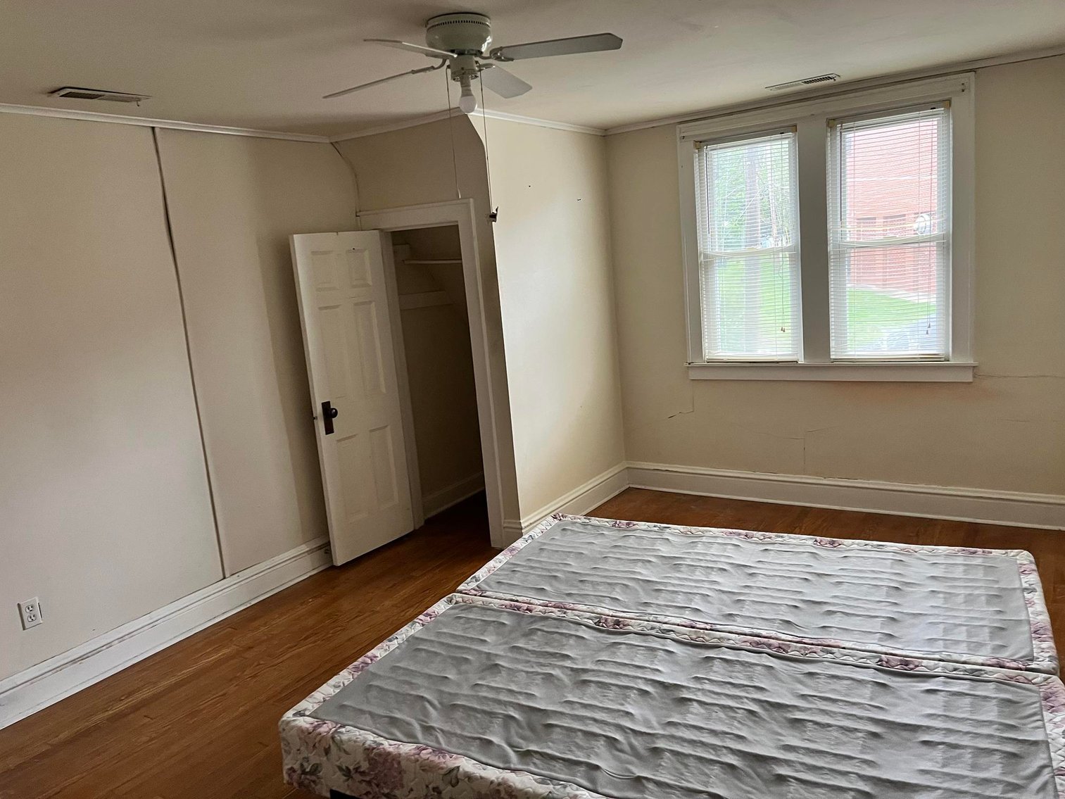 Image for SOLD $24,200 - 2 Bedroom in Huntington Selling to the Highest Bidder