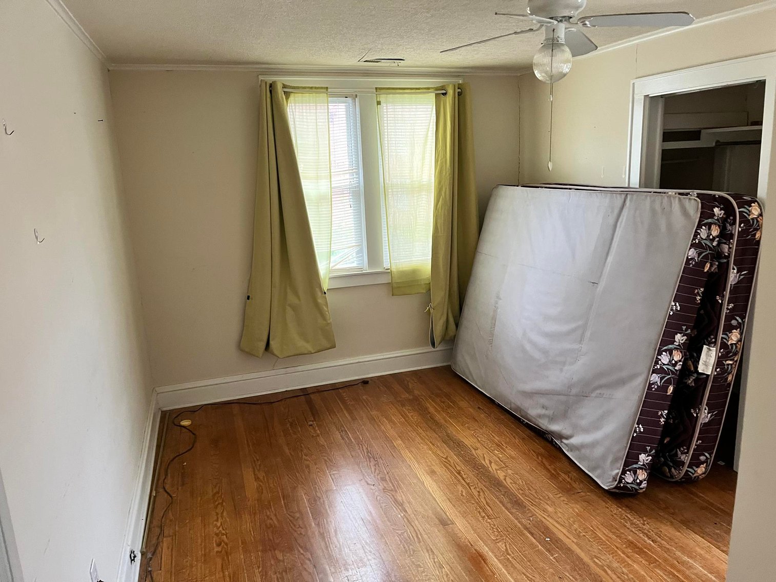 Image for SOLD $24,200 - 2 Bedroom in Huntington Selling to the Highest Bidder