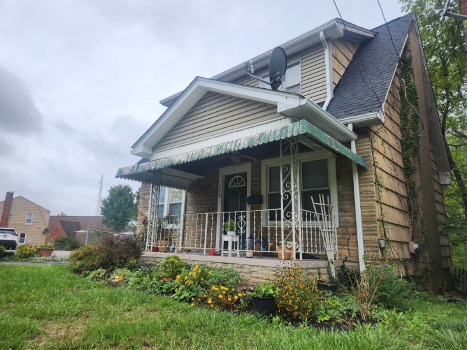 Image for SOLD $24,200 - 2 Bedroom in Huntington Selling to the Highest Bidder