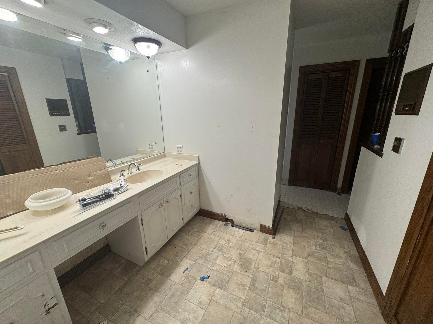 Image for SOLD $313,500 - Nearly 4,000 sqft. Brick Home in Hill-N-Dale