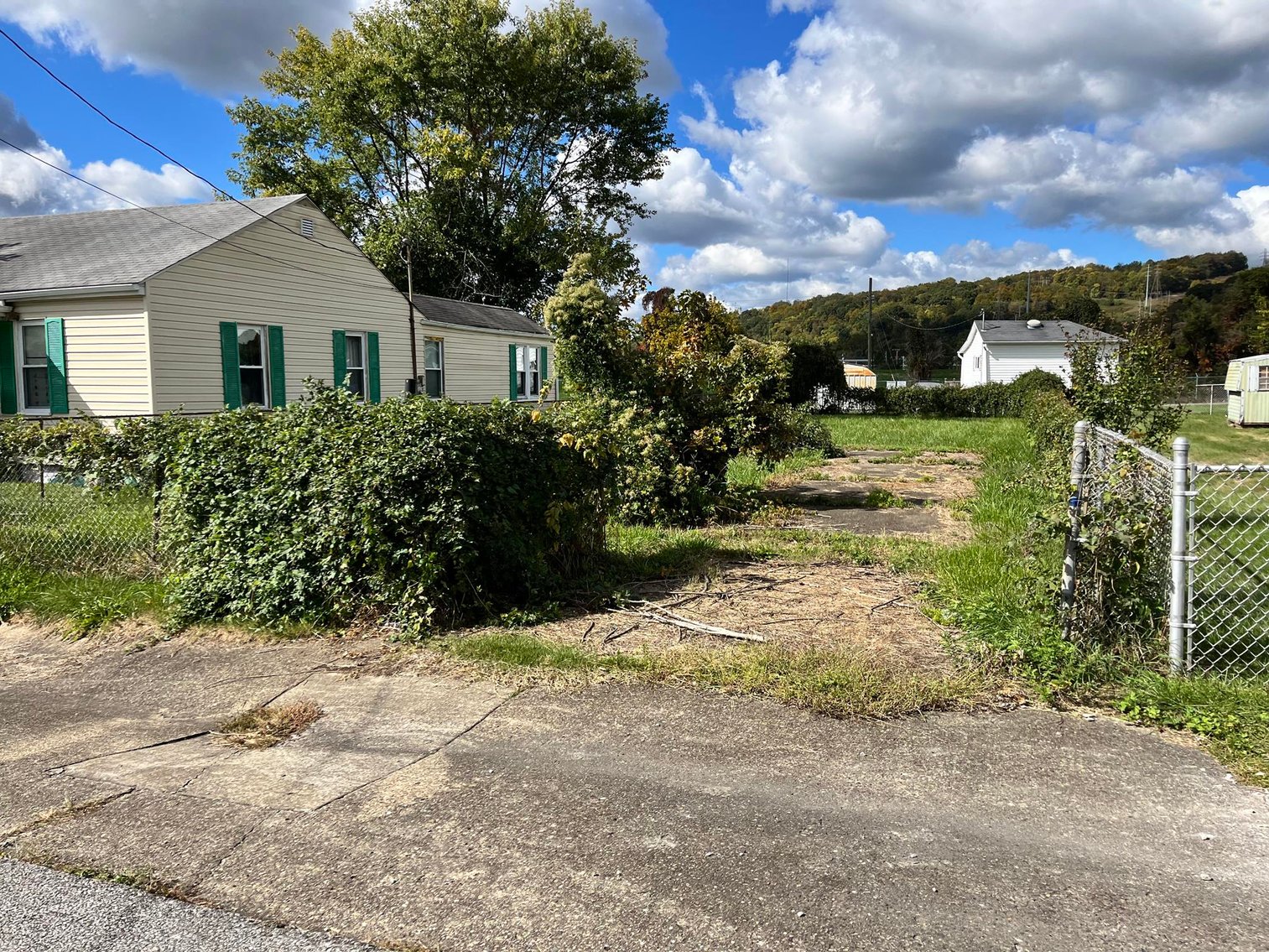 Image for SOLD - Charleston Lot Selling to the Highest Bidder