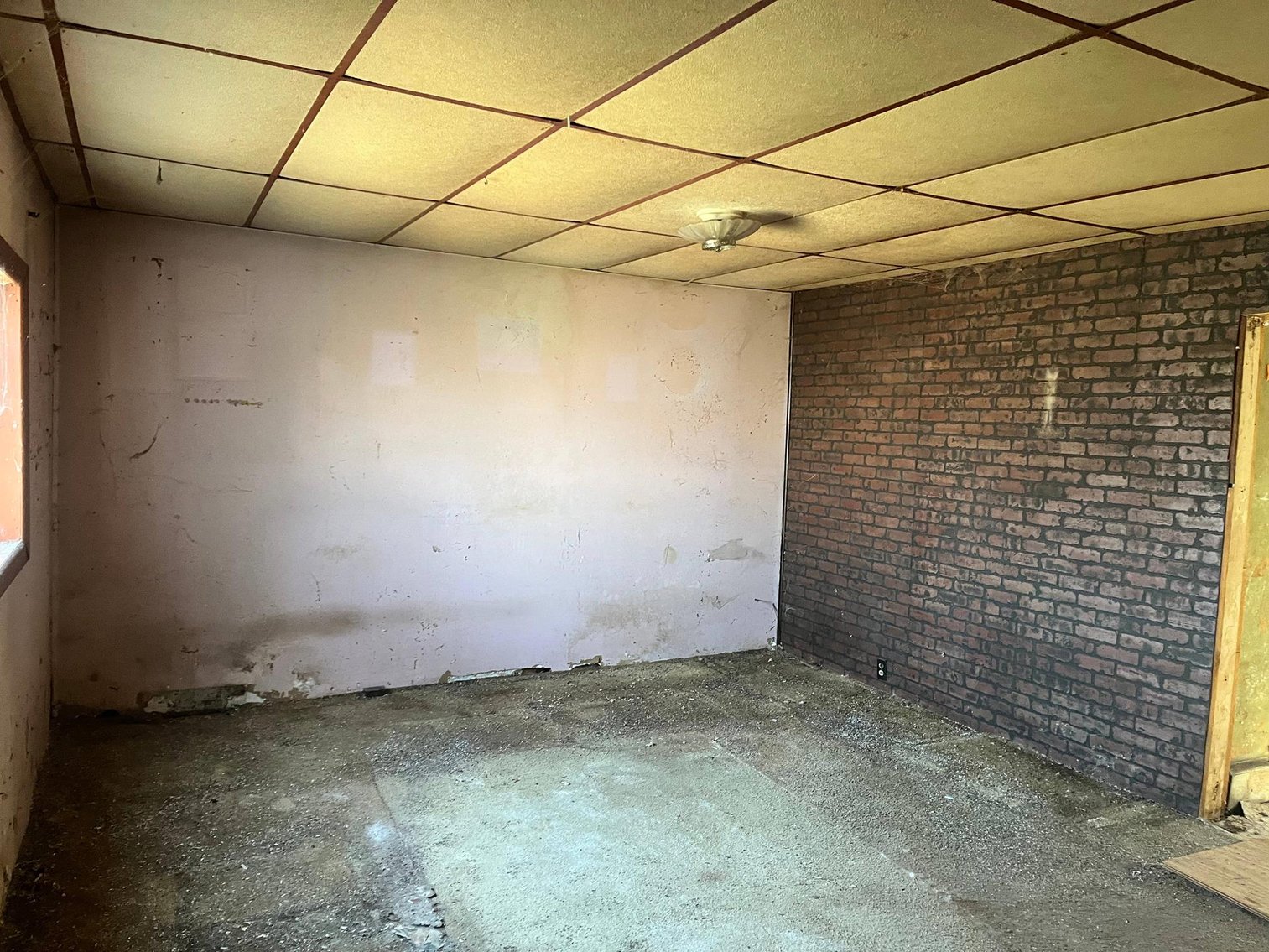 Image for SOLD $27,500 - 3 Bedroom Huntington Home