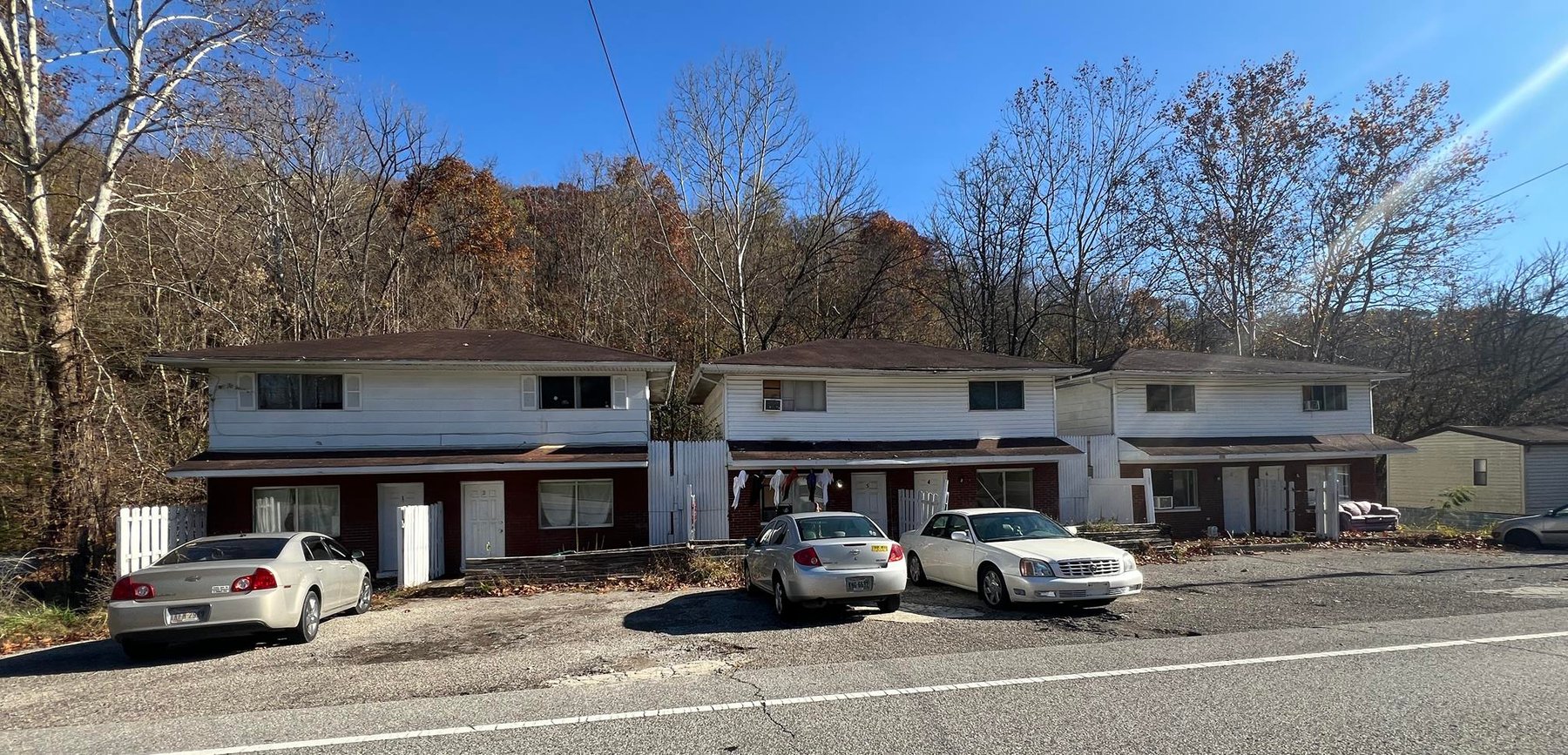 Image for SOLD $118,250 - 6 Unit Apartment Building Selling to the Highest Bidder