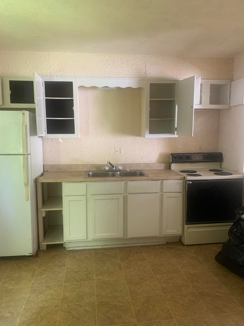 Image for SOLD $118,250 - 6 Unit Apartment Building Selling to the Highest Bidder