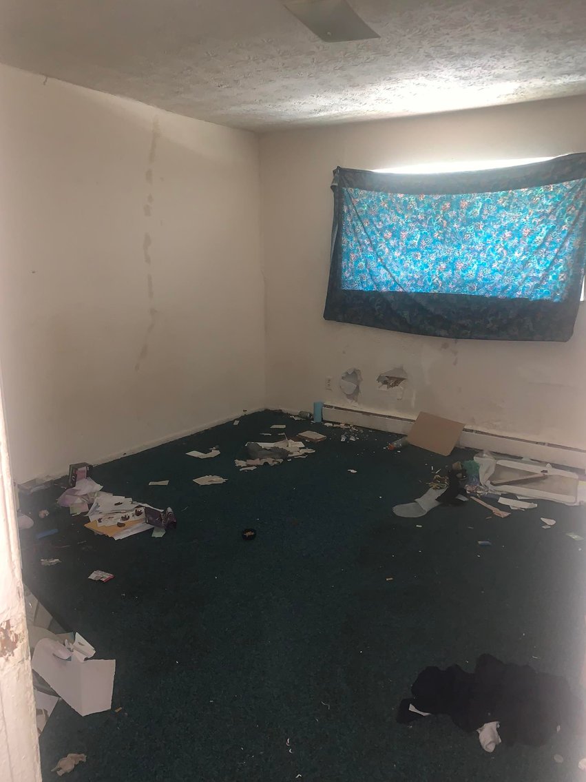 Image for SOLD $118,250 - 6 Unit Apartment Building Selling to the Highest Bidder