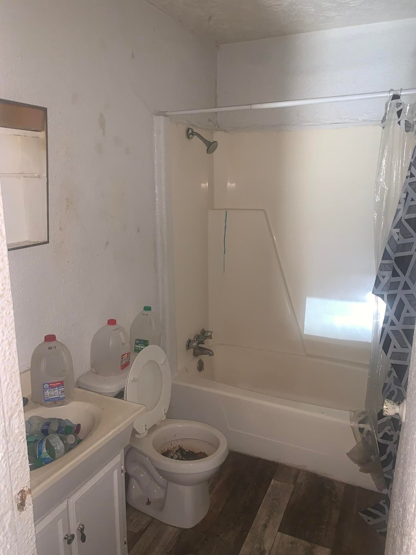 Image for SOLD $118,250 - 6 Unit Apartment Building Selling to the Highest Bidder