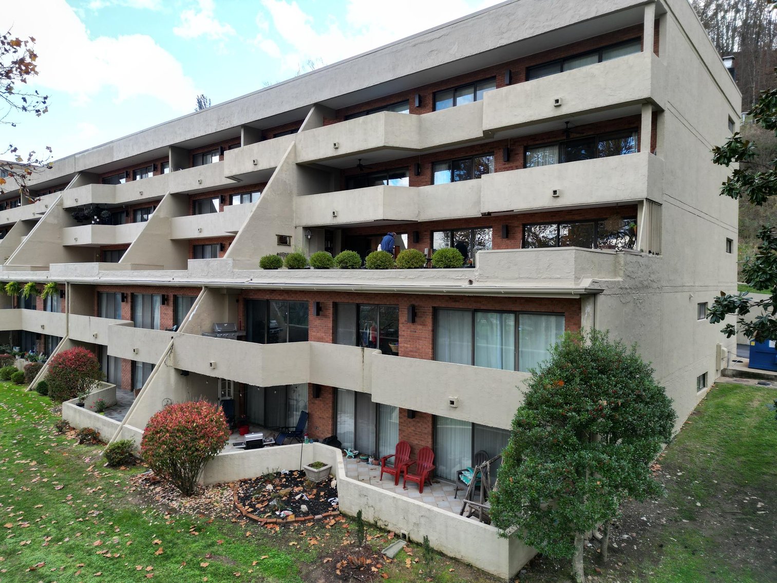 Image for SOLD $209,000 - Condo Unit 302 in Whitaker Square Apartments