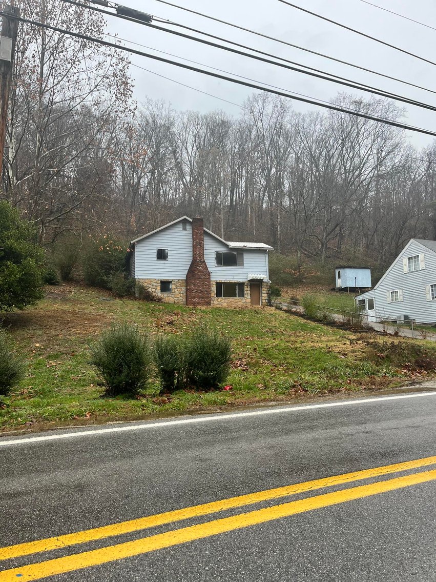 Image for SOLD $44,000 - 3 Bedroom Home on a Large Lot in Dunbar