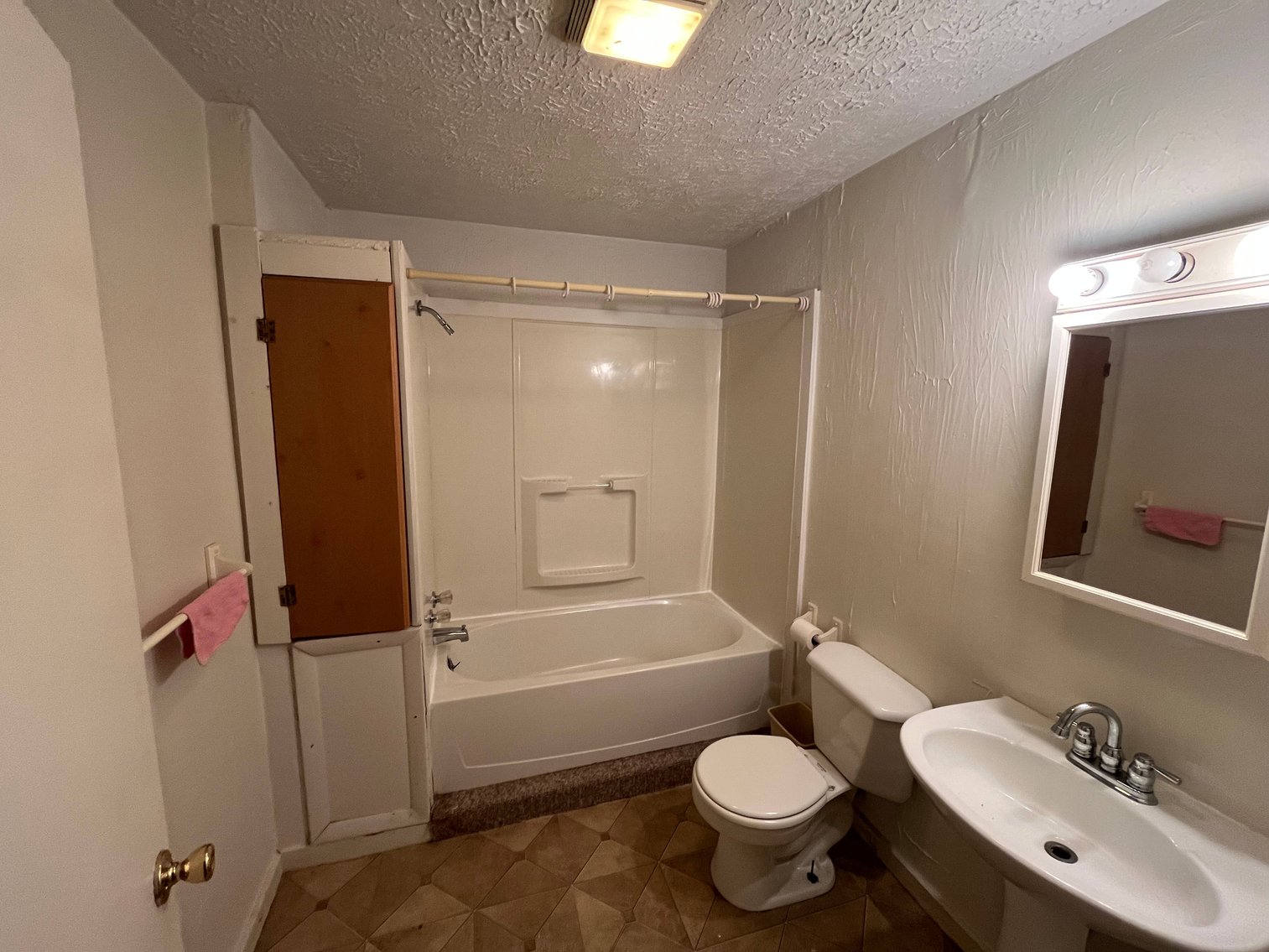 Image for SOLD $77,000 - 4-Unit Apartment Complex with Garage in Hamlin