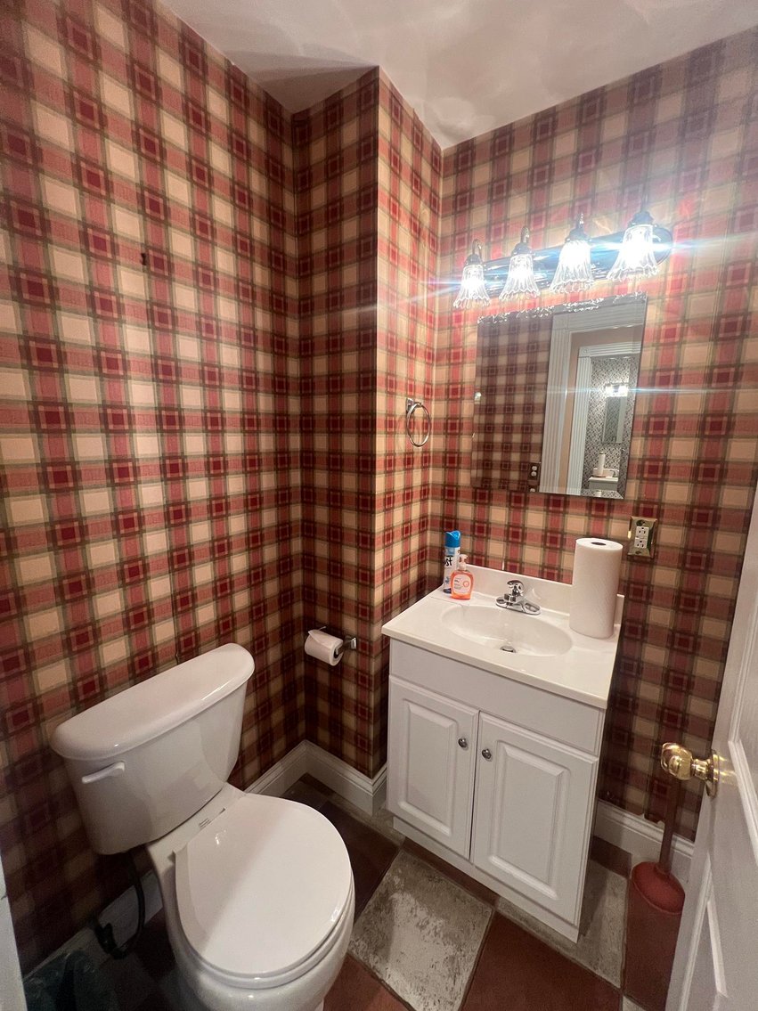 Image for SOLD $137,500 - Well-Maintained Commercial Office and Warehouse in Huntington