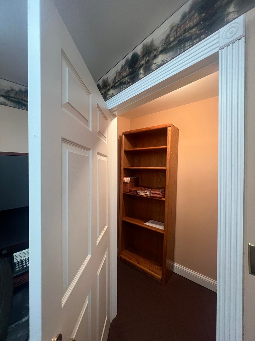 Image for SOLD $137,500 - Well-Maintained Commercial Office and Warehouse in Huntington