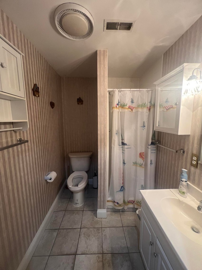 Image for SOLD $137,500 - Well-Maintained Commercial Office and Warehouse in Huntington