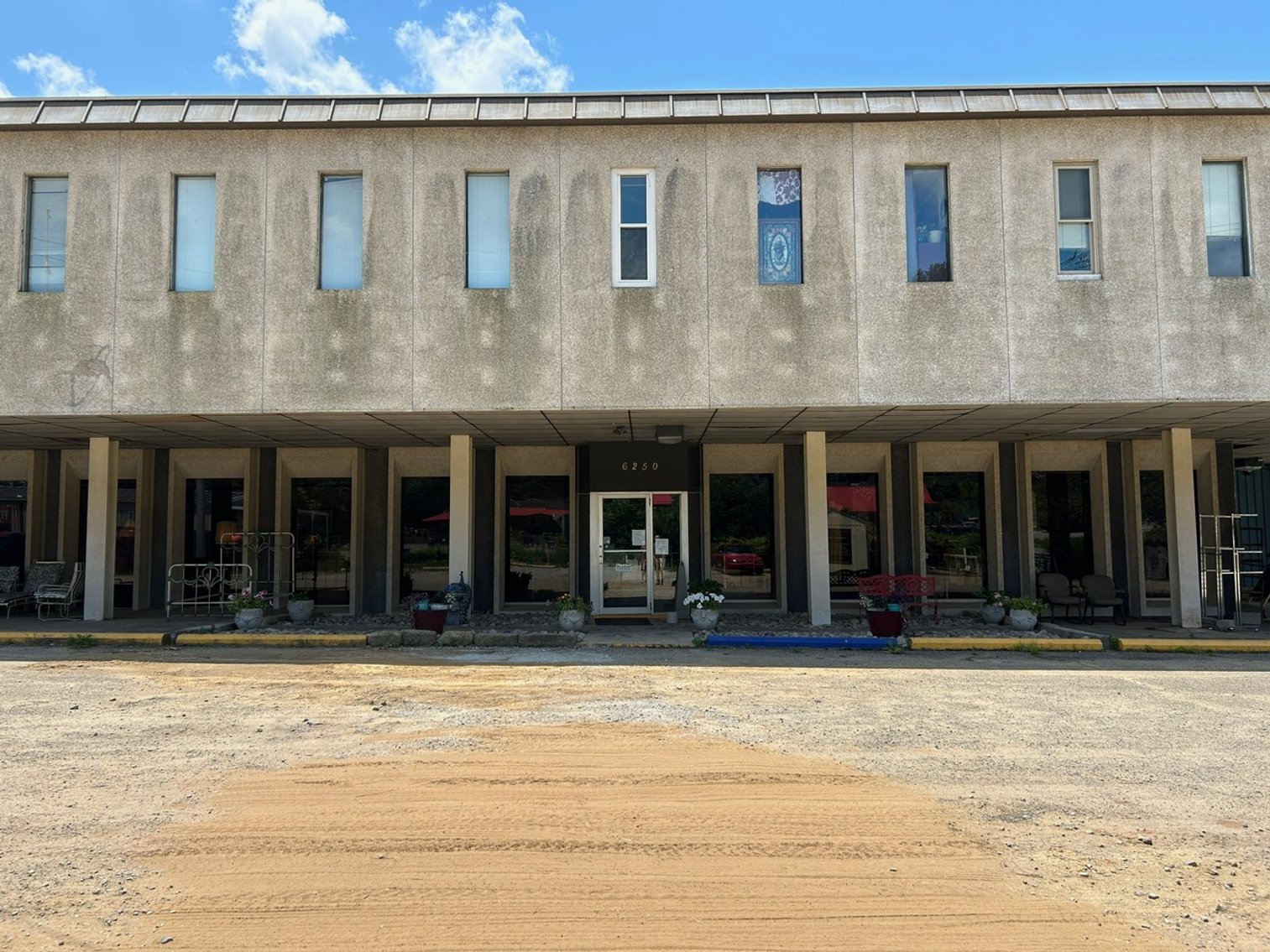 Image for SOLD $385,000 - Multi-Unit Commercial Facility on 6.5 Acres in Vienna