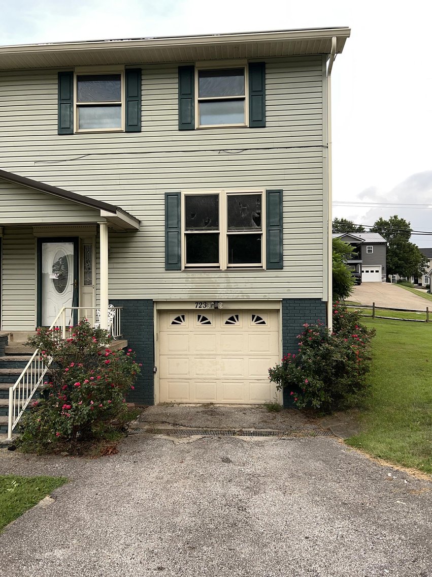 Image for SOLD $93,500 - 3 Bedroom Townhome in a Great Nitro Location Selling to the Highest Bidder