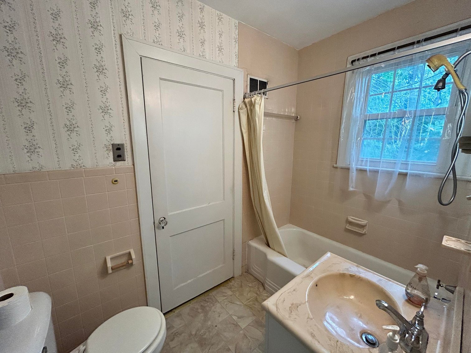 Image for SOLD $385,000 - 10.6 Acres with Spacious Project Home in Morgantown Selling to the Highest Bidder