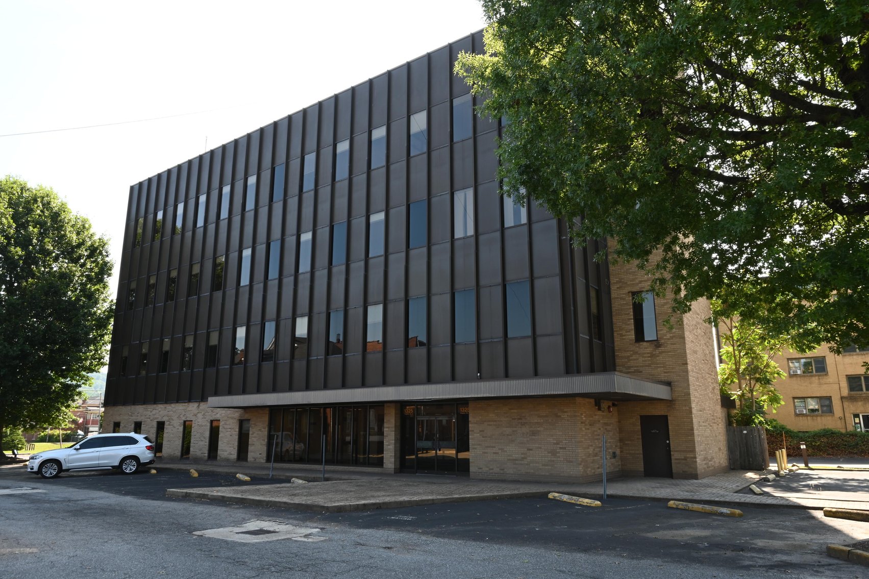 Image for Impressive 4-Story Office Building in Downtown Charleston