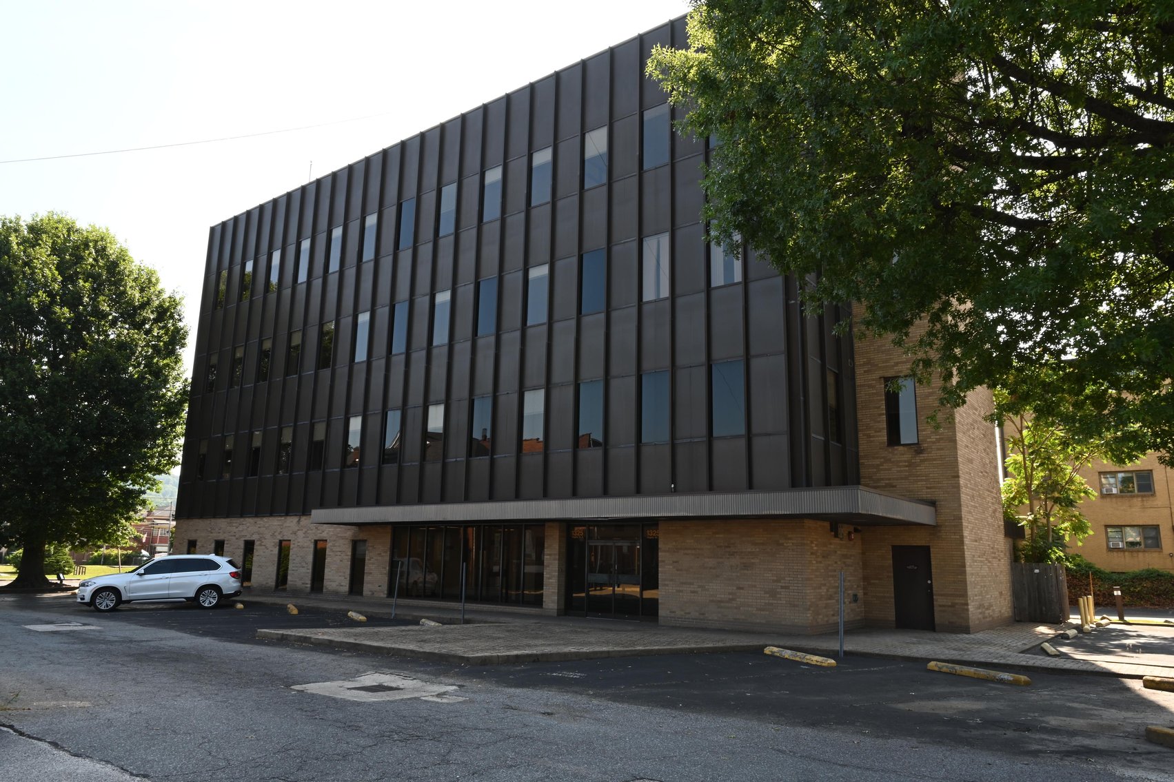 Image for Impressive 4-Story Office Building in Downtown Charleston