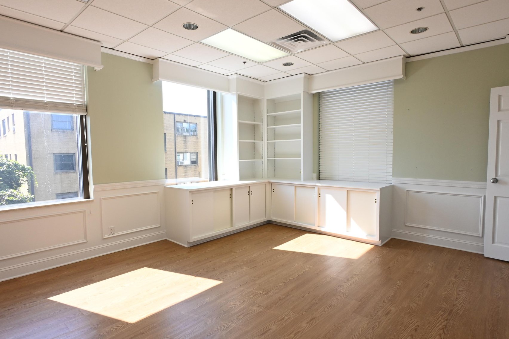 Image for Impressive 4-Story Office Building in Downtown Charleston