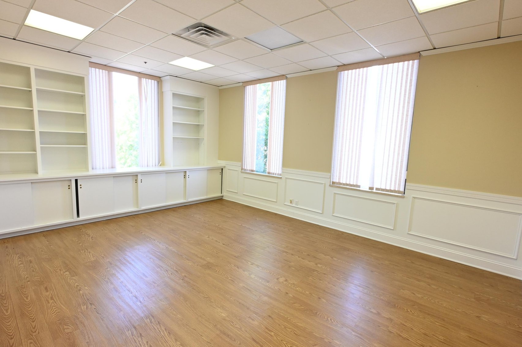 Image for Impressive 4-Story Office Building in Downtown Charleston