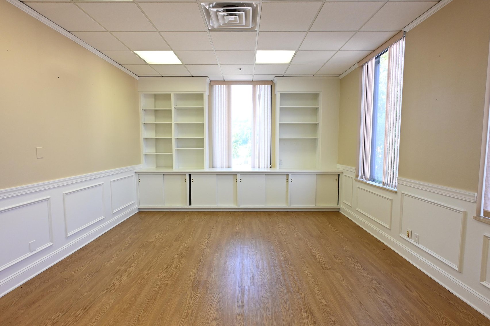 Image for Impressive 4-Story Office Building in Downtown Charleston