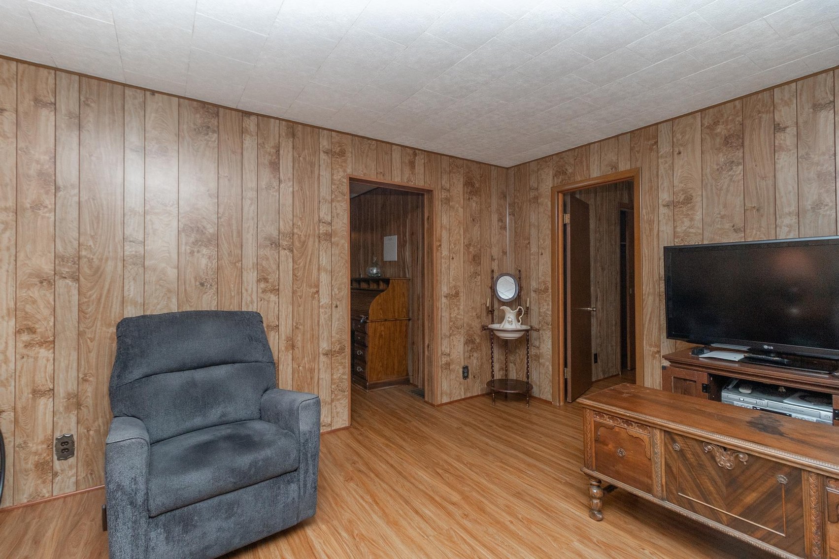 Image for SOLD $132,000 - 3 Bedroom with 2 Car Garage in Weston Selling to the Highest Bidder