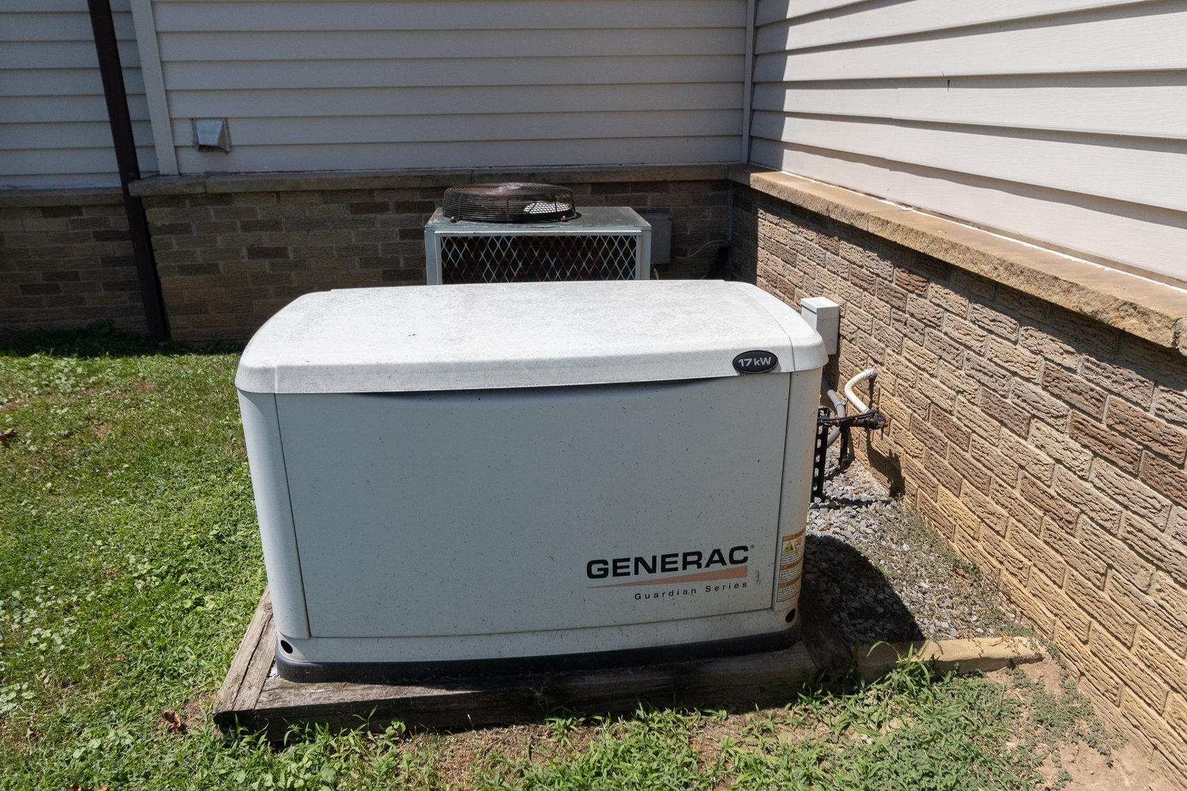 Image for SOLD $132,000 - 3 Bedroom with 2 Car Garage in Weston Selling to the Highest Bidder