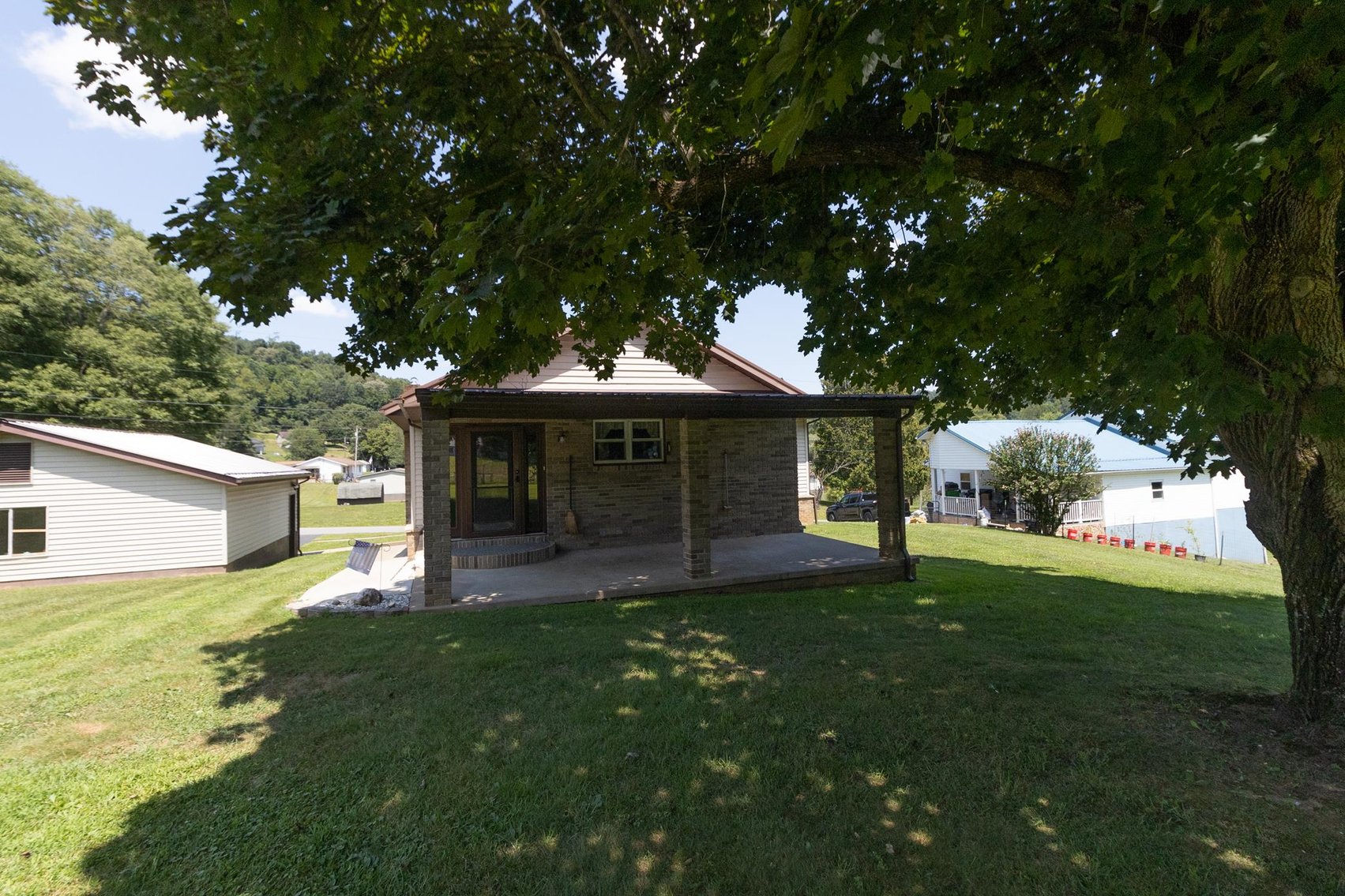 Image for SOLD $132,000 - 3 Bedroom with 2 Car Garage in Weston Selling to the Highest Bidder