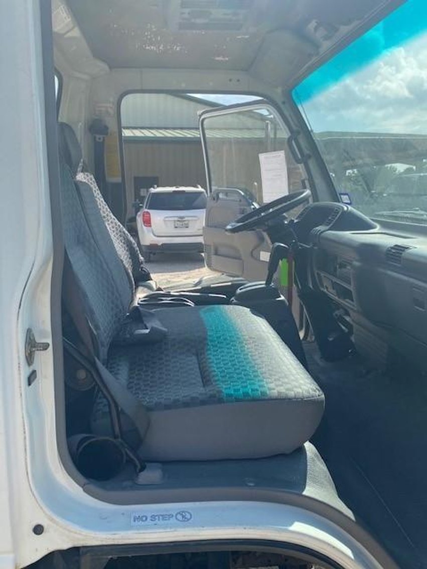 Image for 2006 Isuzu Box Truck - Tomball, TX