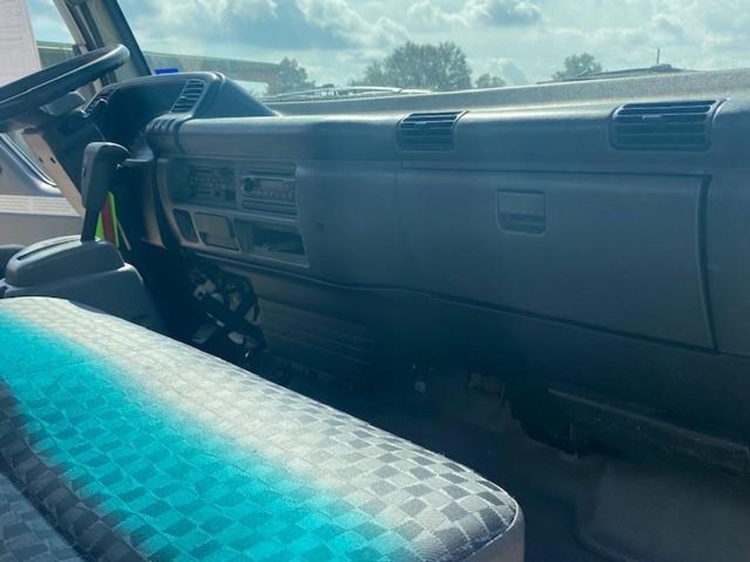 Image for 2006 Isuzu Box Truck - Tomball, TX