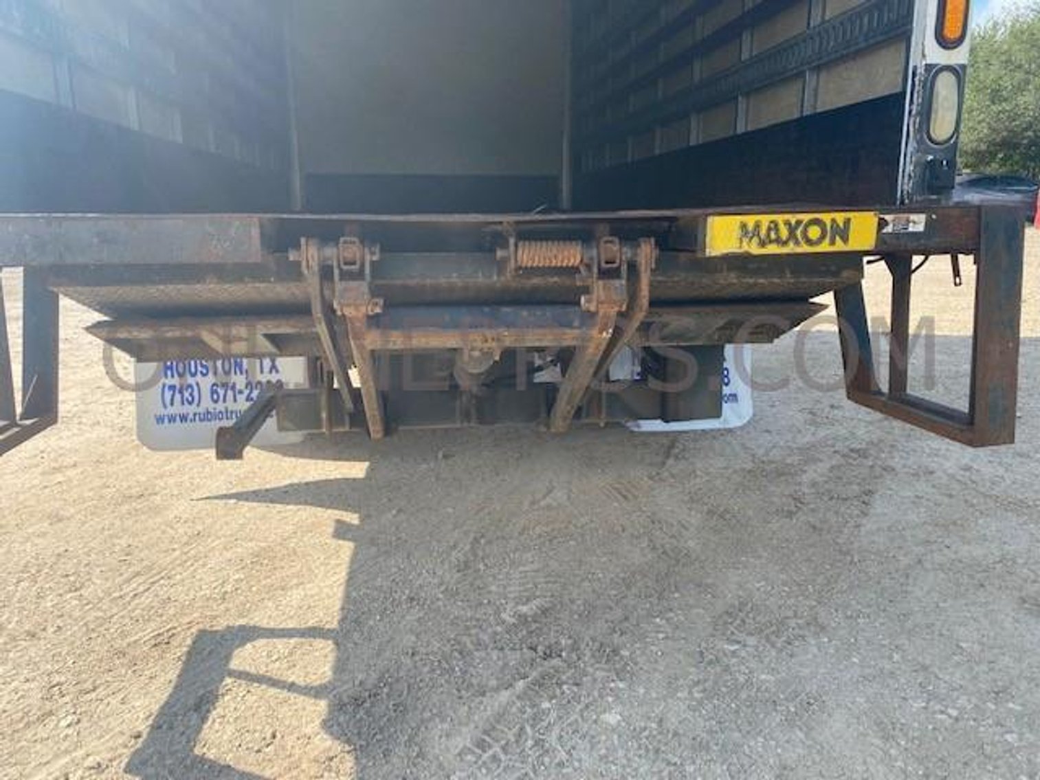 Image for 2006 Isuzu Box Truck - Tomball, TX