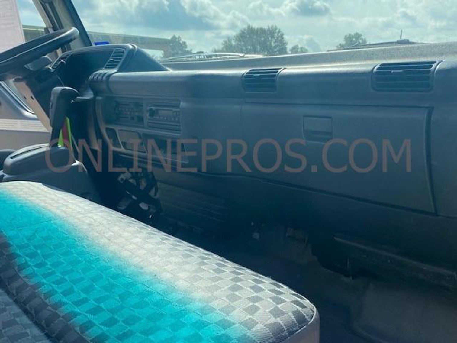 Image for 2006 Isuzu Box Truck - Tomball, TX