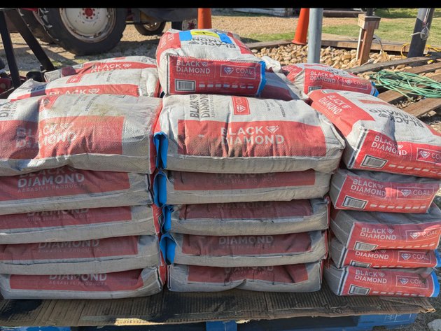 Image for Black Diamond Blasting Fine Grit Abrasive