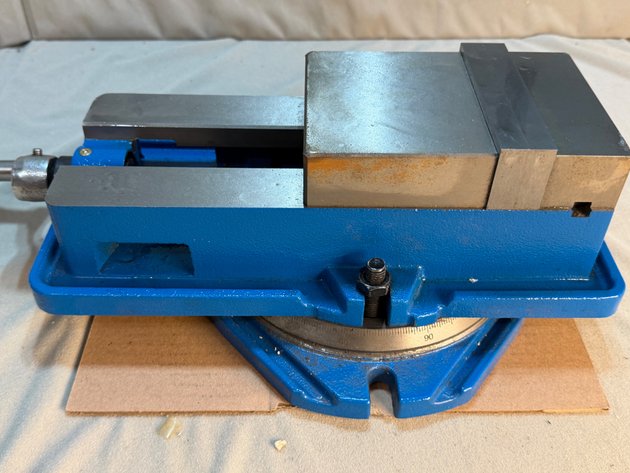 Image for Swiveling Milling Vise