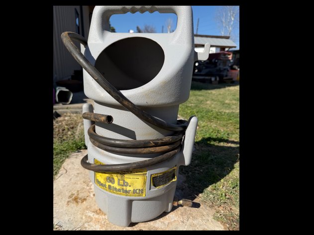 Image for Central Pneumatic 50 lb. Spot Blaster Kit