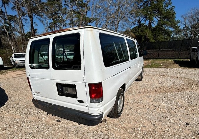 Image for 2006 Ford E-150 Passenger Van - May Need to be Towed
