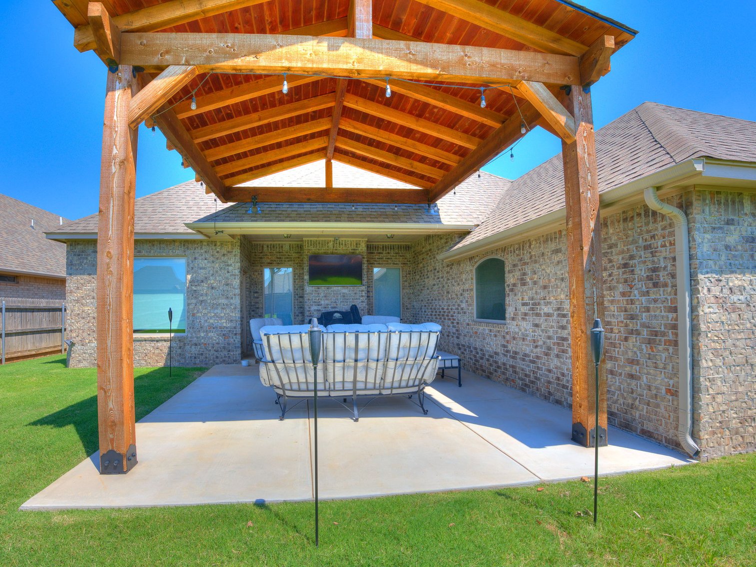 Image for 9208 NW 137th St, Yukon, OK - GORGEOUS 2,017 3bd, 2ba Home w/ Bonus Room & Upgrades!
