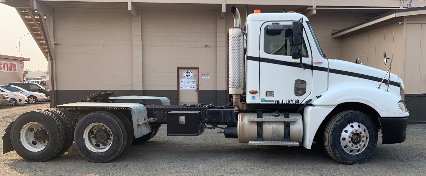 Image for 2004 Freightliner Semi Truck Online Auction