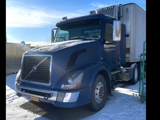 2007 Volvo VNL Tractor Truck