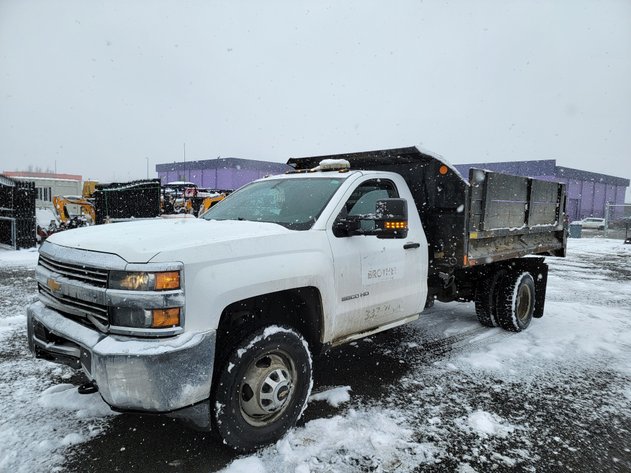 2015 Chevrolet Silverado w/ Dump Bed