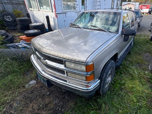 1999 Chevrolet Tahoe - Silver/Gray