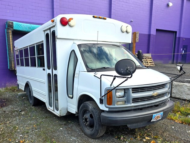 2001 Chevrolet Mini Bus (Non-Running)