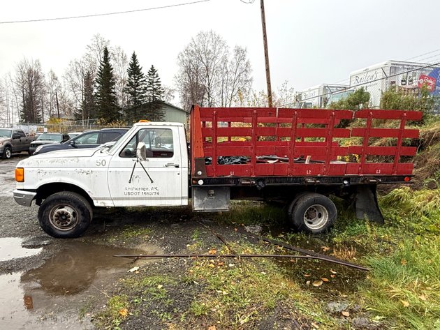 **1990 Ford F-450 Pickup Truck