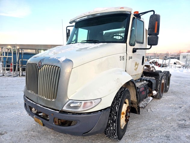 2005 International 8600 Semi-Truck