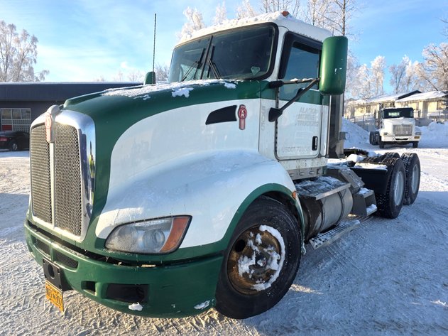 2014 Kenworth T6 Semi-Truck