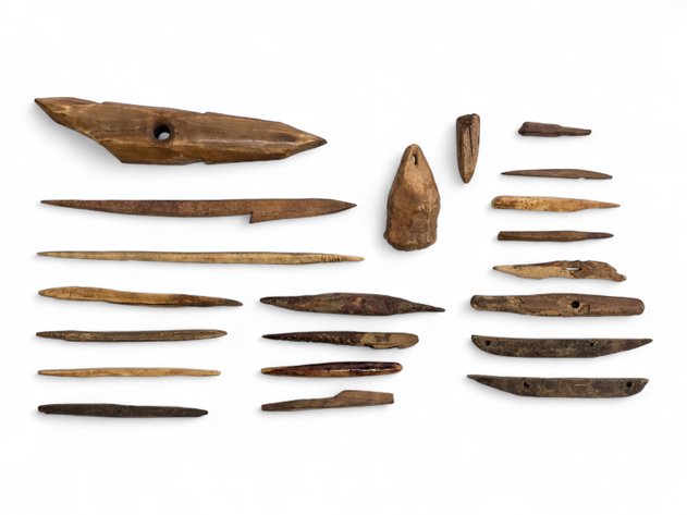 Eskimo Artifacts: A Large Toggle Harpoon, Fishing Weight & Arrow/Spear Points