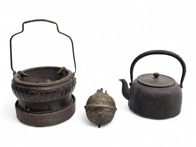 Vintage Cast Iron Pot, Kettle & Counterweight