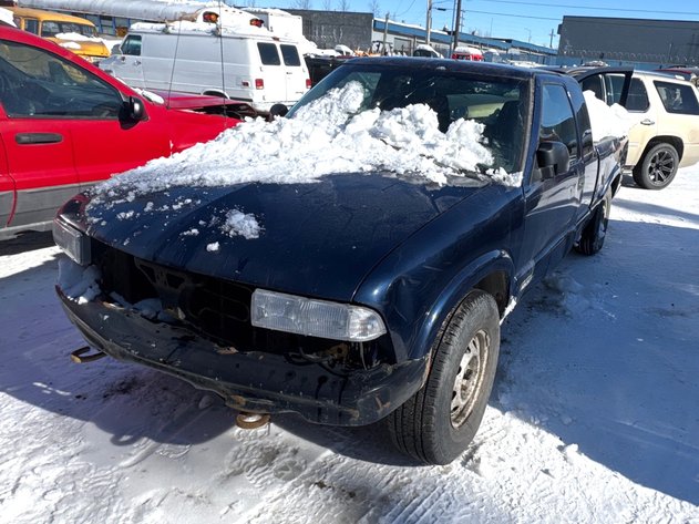 2001 Chevrolet S-10 Pickup Truck