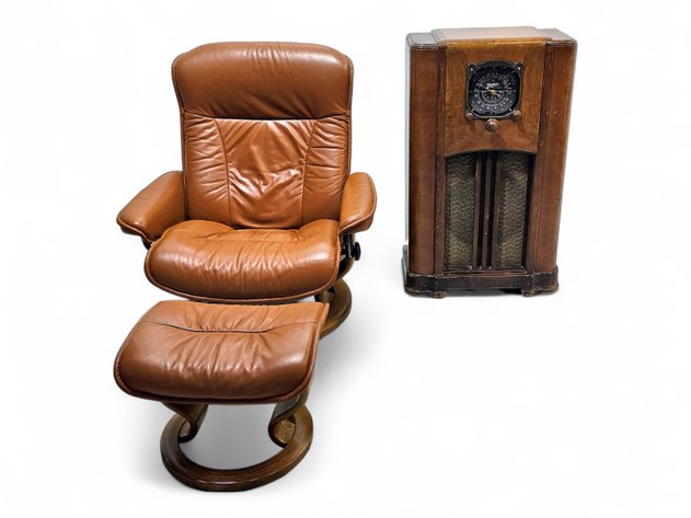 Ekornes Stressless Reclining Chair w/ Ottoman & Zenith Tube Radio