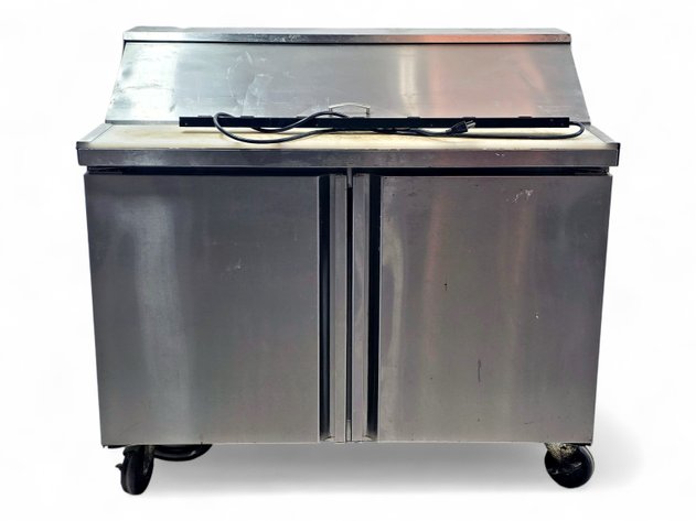 Commercial Sandwich Prep Refrigerator w/ 6-Outlet Power Strip